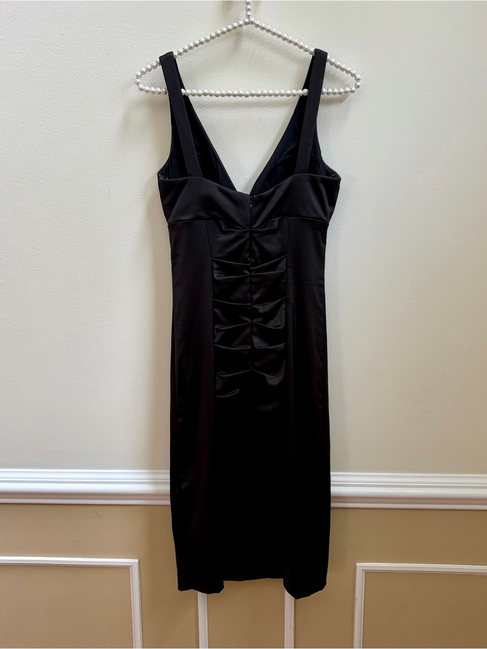 Vintage Cache Black Satin Hourglass Midi Dress with V-Neck - Picture 4 of 5